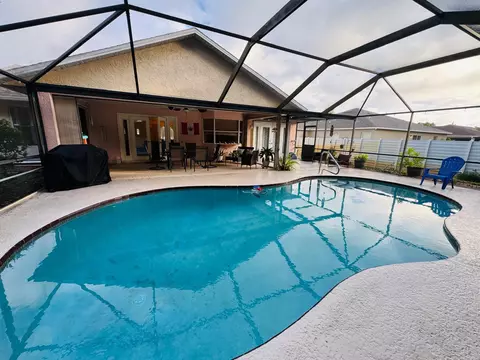 529 SE Fallon Dr, Port Saint Lucie, FL 34983