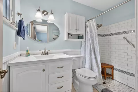 Bath - 5095 SE Manatee Ter, Stuart, FL 34997 photo 1 of 2