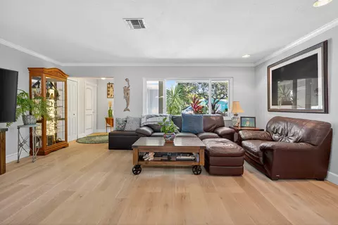 Living - 5095 SE Manatee Ter, Stuart, FL 34997 photo 2 of 4