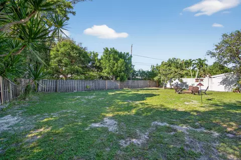 Exterior - 5095 SE Manatee Ter, Stuart, FL 34997 photo 9 of 15