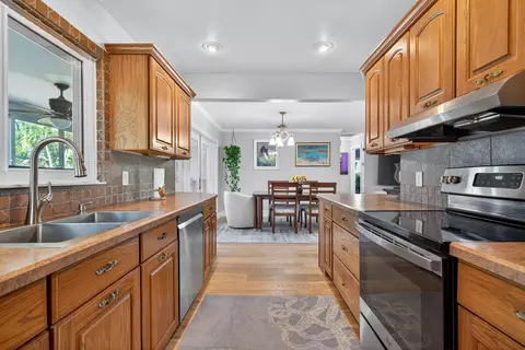 Kitchen - 5095 SE Manatee Ter, Stuart, FL 34997 photo 1 of 4