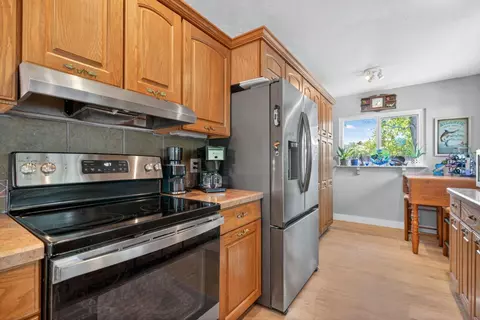 Kitchen - 5095 SE Manatee Ter, Stuart, FL 34997 photo 3 of 4