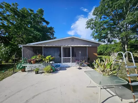 2429 2nd Ave SE, Vero Beach, FL 32962