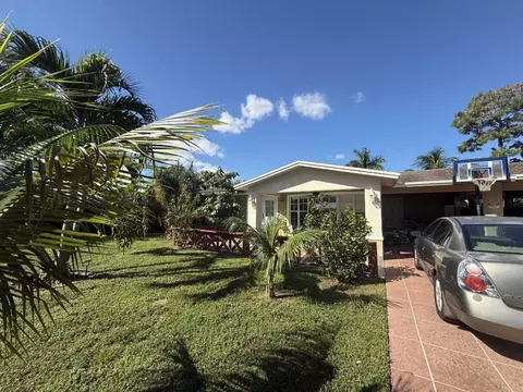 379 Forest Estate Dr, West Palm Beach, FL 33415