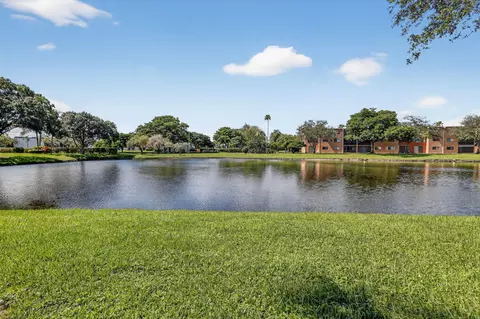 5550 Witney Dr #101, Delray Beach, FL 33484