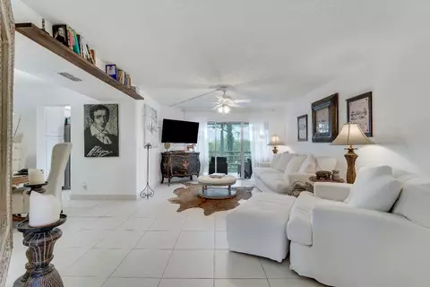 3755 Via Poinciana #405, Greenacres, FL 33467