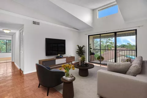 708 Sunny Pne #B3, Greenacres, FL 33415