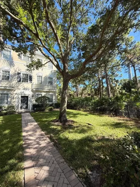 245 E Thatch Palm, Jupiter, FL 33458