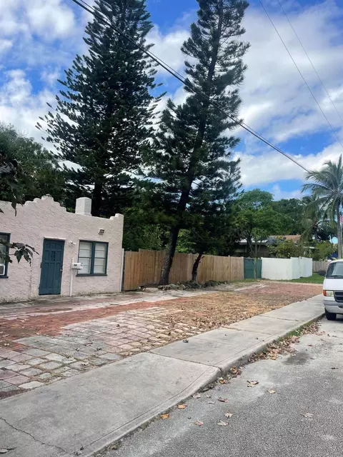 818 Briggs St, West Palm Beach, FL 33405