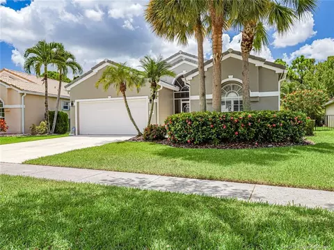 7007 SE Twin Oaks Cir, Stuart, FL 34997