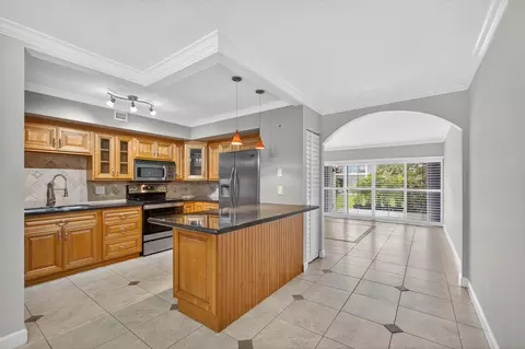 382 Golfview Rd #C, North Palm Beach, FL 33408