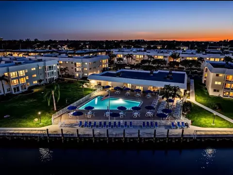 33 Colonial Club Dr #203, Boynton Beach, FL 33435