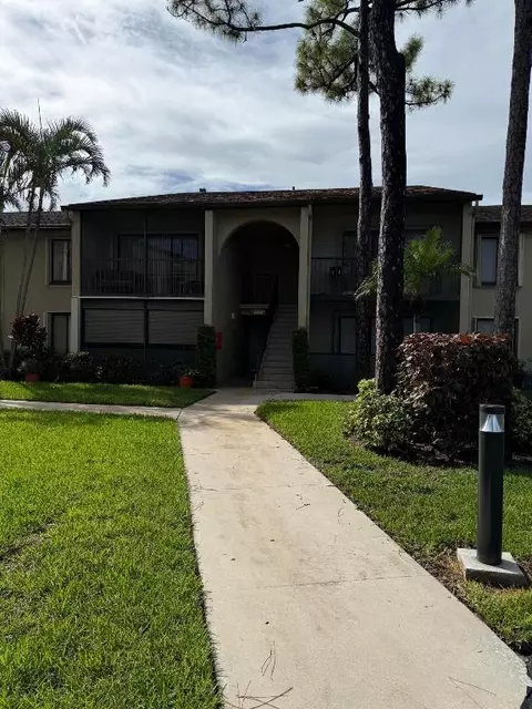 707 Sunny Pne #F2, Greenacres, FL 33415