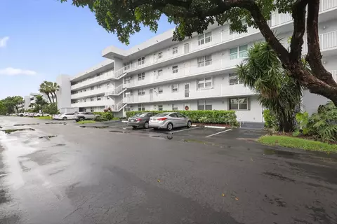 111 Royal Park Dr #4A, Oakland Park, FL 33309
