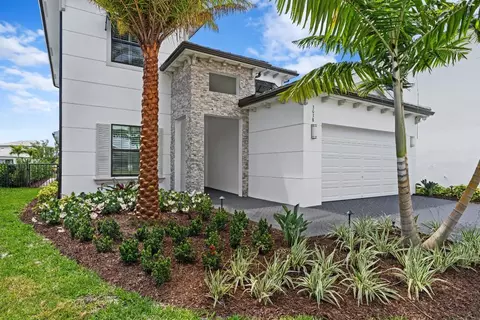 3038 Safflower Cir, West Palm Beach, FL 33401
