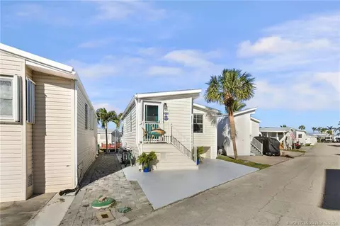 1092 Nettles Blvd, Jensen Beach, FL 34957