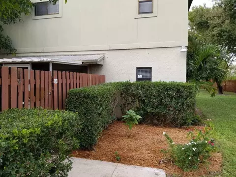10 Crossings Cir #A, Boynton Beach, FL 33435