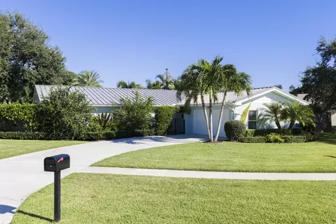 1821 Ascott Rd, North Palm Beach, FL 33408