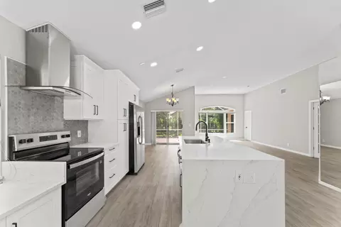 2022 Bonisle Cir, Riviera Beach, FL 33418