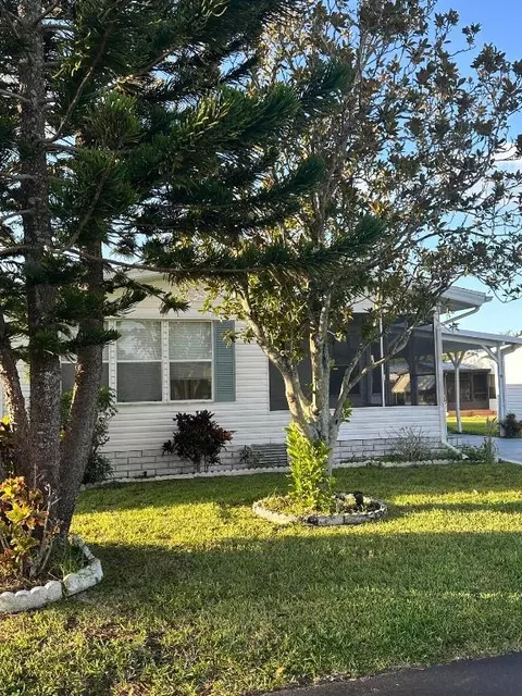 528 Tropical Isles Cir, Fort Pierce, FL 34982
