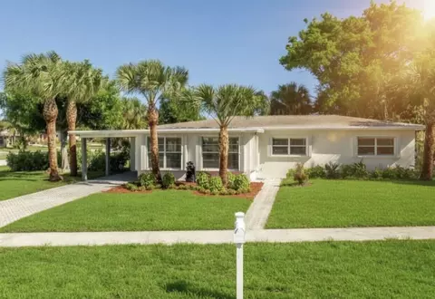 702 S 12th St, Lantana, FL 33462