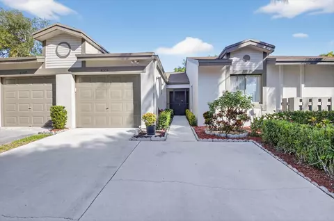 8205 Springview Ter, Boca Raton, FL 33496