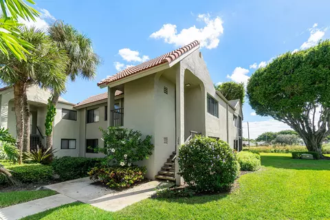 5533 Fairway Park Dr #204, Boynton Beach, FL 33437