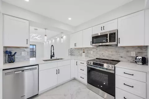 7290 Kinghurst #709, Delray Beach, FL 33446