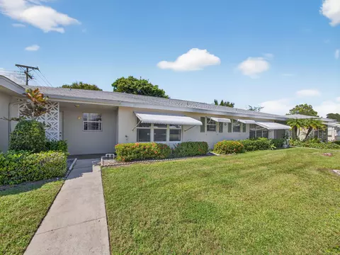 111 Lakes End Dr #B, Fort Pierce, FL 34982
