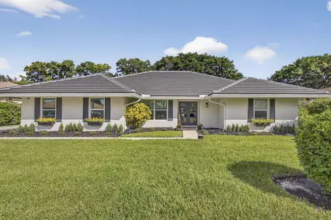 18 Berwick Rd, Palm Beach Gardens, FL 33418