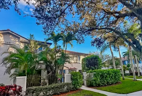 386 Prestwick Cir #3, Palm Beach Gardens, FL 33418