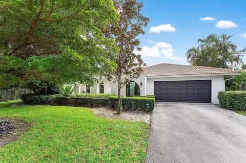 6738 S Grande Dr, Boca Raton, FL 33433