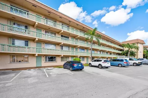 300 Village Green Cir S #206, Palm Springs, FL 33461