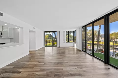 799 Jeffery St #202, Boca Raton, FL 33487