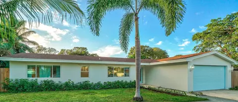 8045 W Lake Dr, Lake Clarke Shores, FL 33406