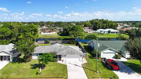 2433 SE Hallahan St, Port Saint Lucie, FL 34952