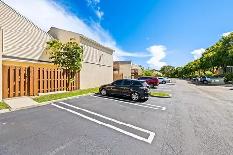 643 Executive Center Dr #Q-102, West Palm Beach, FL 33401