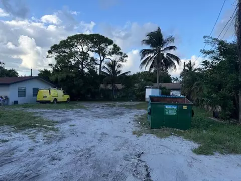 3681 Lakewood, Palm Springs, FL 33461