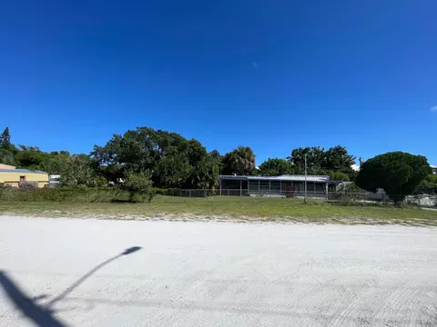 1663 NE Wren Ave, Stuart, FL 34994