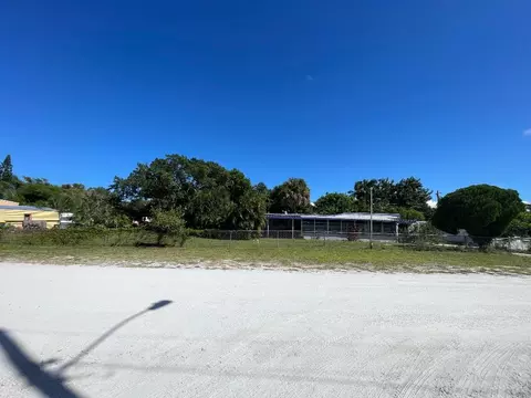 1663 NE Wren Ave, Stuart, FL 34994