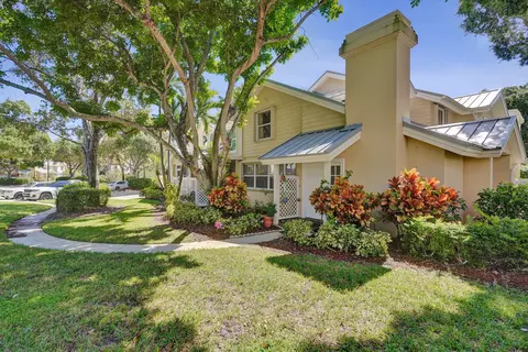 2401 Amherst Ct, Boynton Beach, FL 33436