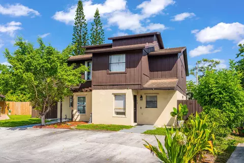 3755 Mil Stream Ct, Greenacres, FL 33463