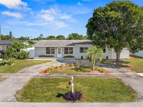 348 Lanier, Palm Springs, FL 33461