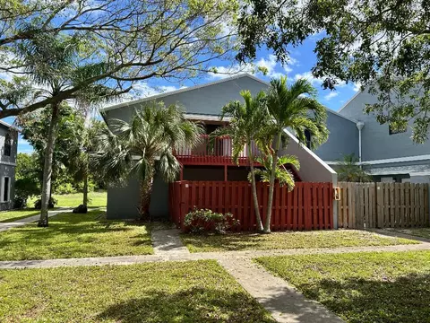 23 Crossings Cir #E, Boynton Beach, FL 33435