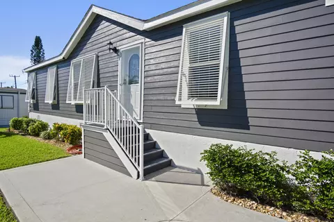 8328 SE Swan Ave, Hobe Sound, FL 33455