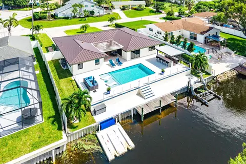 6853 Bayshore Dr, Lake Worth, FL 33462