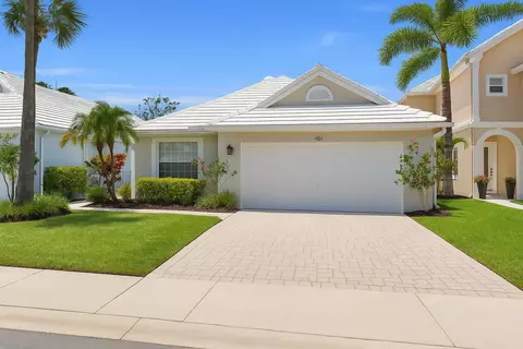 30 Selby Ln, Palm Beach Gardens, FL 33418