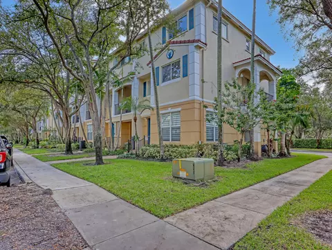 2850 S Oasis Dr, Boynton Beach, FL 33426