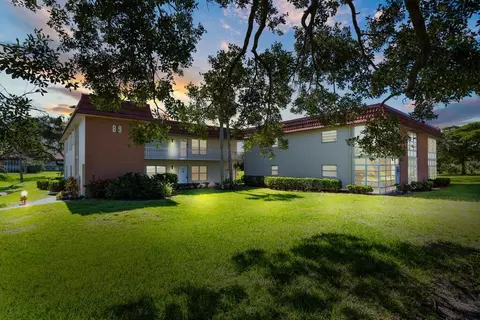 89 Crooked Tree Ln #106, Vero Beach, FL 32962