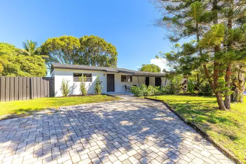 9148 Bamboo Dr, Palm Beach Gardens, FL 33410